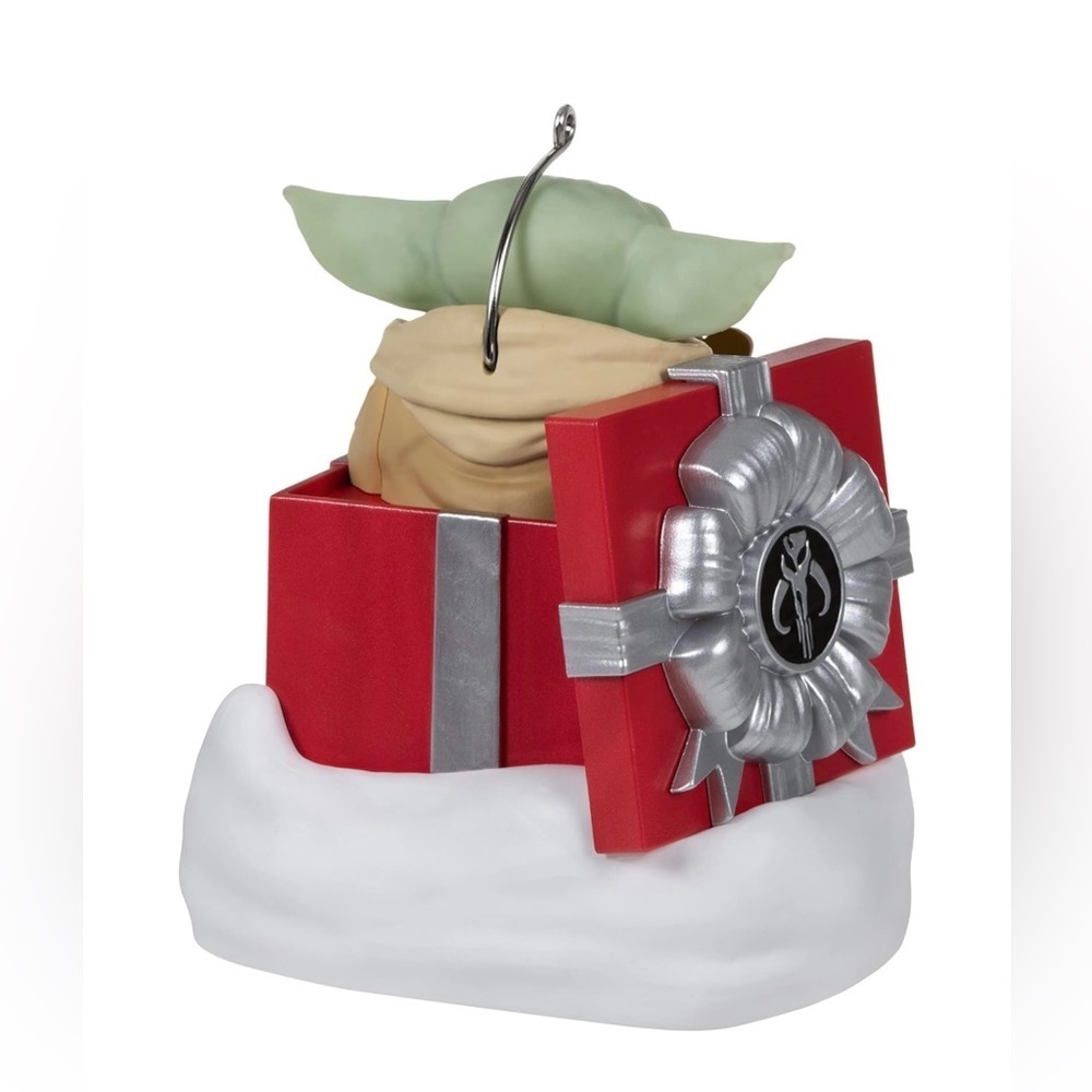 Hallmark Keepsake Christmas Ornament, Star Wars: The Mandalorian Grogu baby yoda - Picture 7 of 9